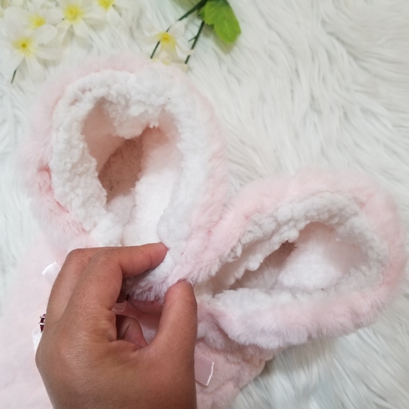 Slippers Boots Color Pink New Never Used, they do not have SIZE but Runs SIZE S - Picture 8 of 11